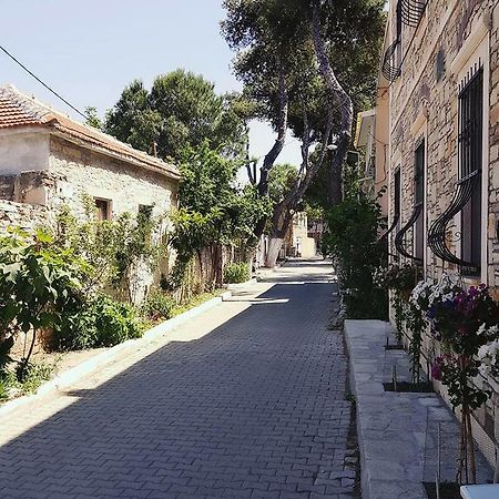 Deniz Hotel Yenifoca Екстериор снимка