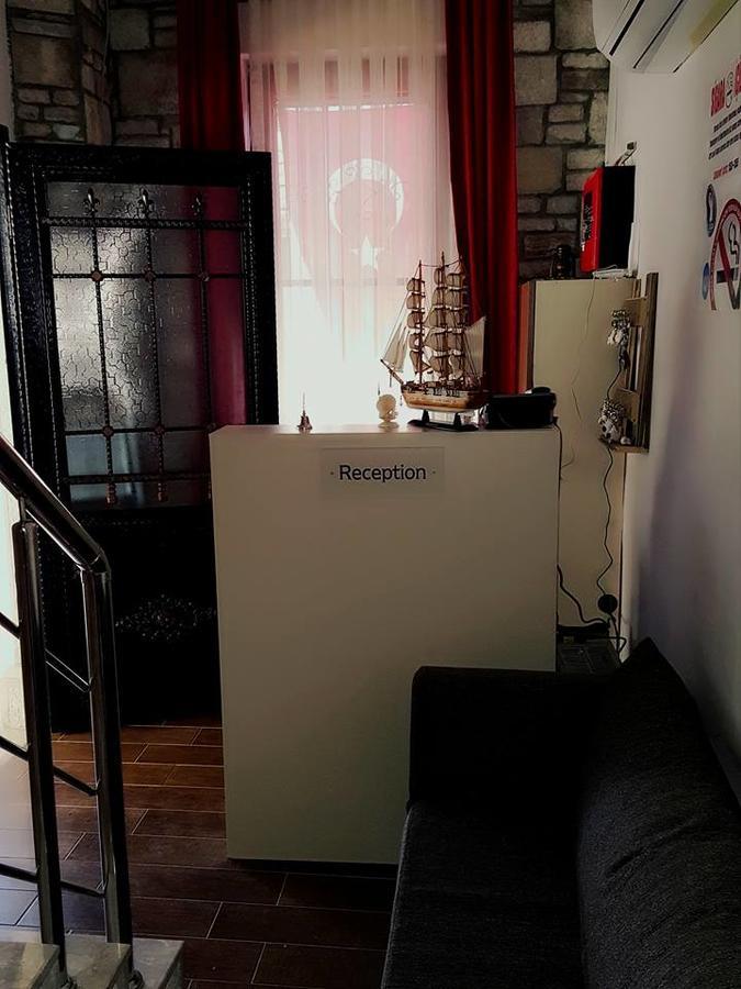 Deniz Hotel Yenifoca Екстериор снимка