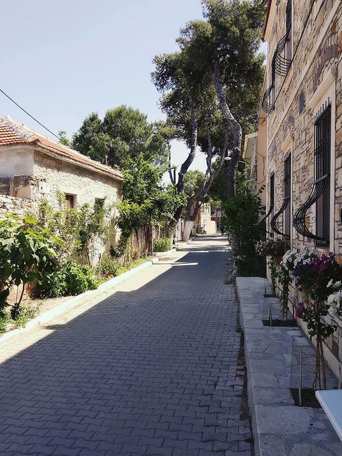 Deniz Hotel Yenifoca Екстериор снимка